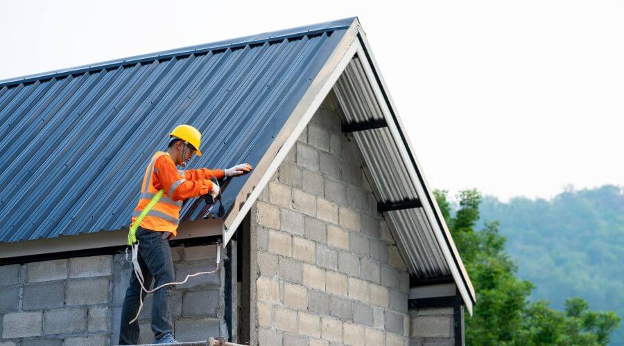 Professional residential roofers in Woolstock, IA